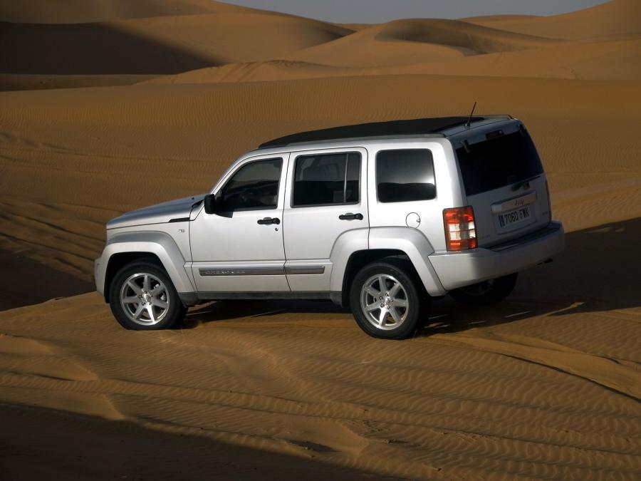  Jeep Cherokee Limited 3.7L (KK) 2007 года  (фото 18 из 31)